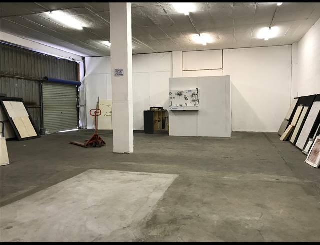 2,800M² FACTORY TO LET IN PAROW CENTRAL